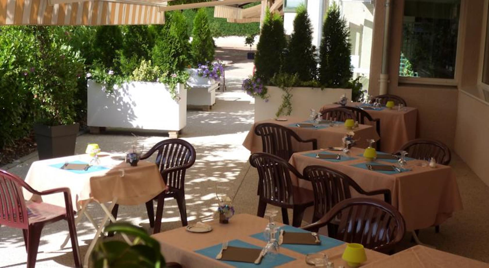 Hotel Le Chatard Sarcey Exterior foto