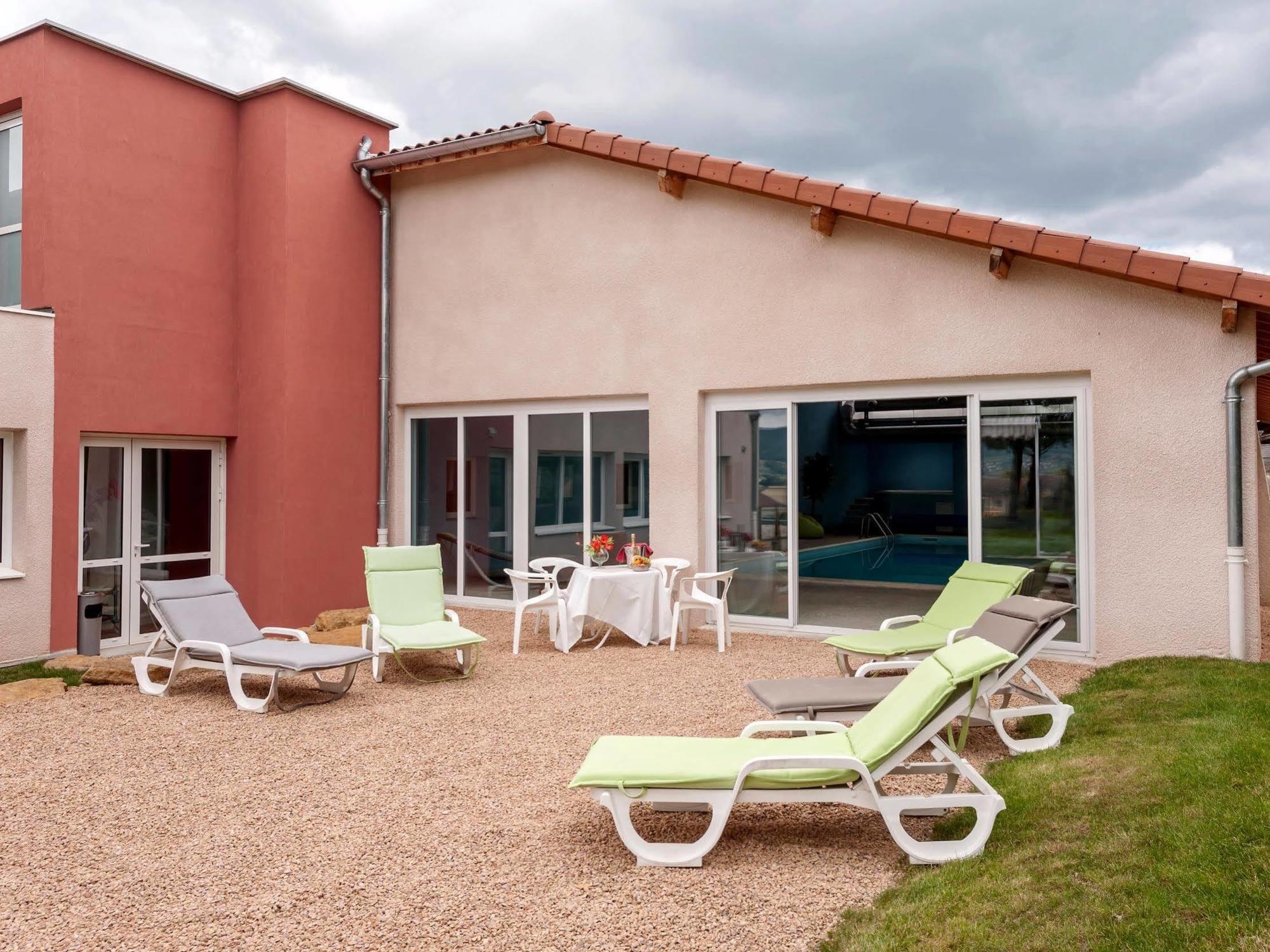 Hotel Le Chatard Sarcey Exterior foto