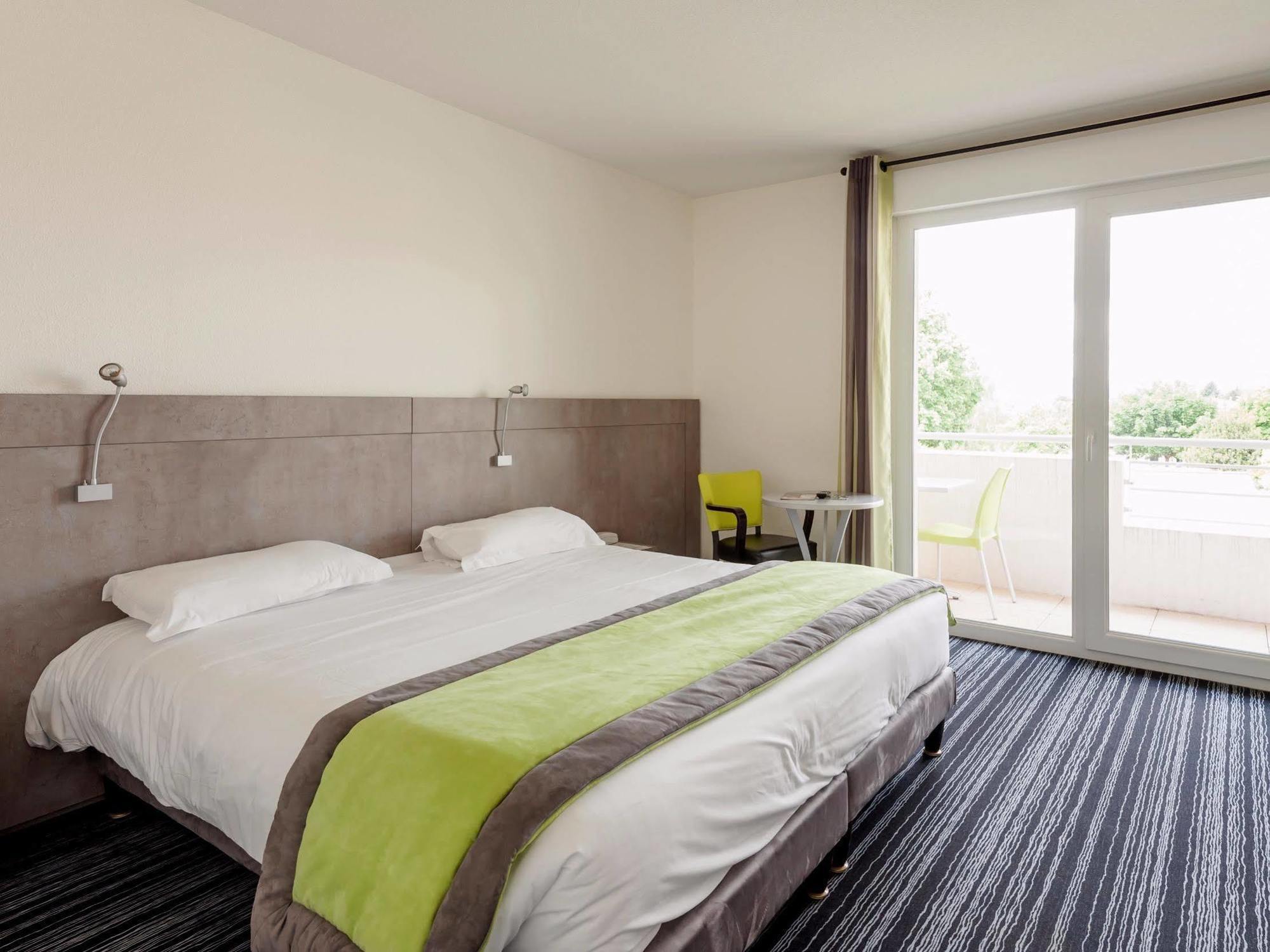 Hotel Le Chatard Sarcey Exterior foto